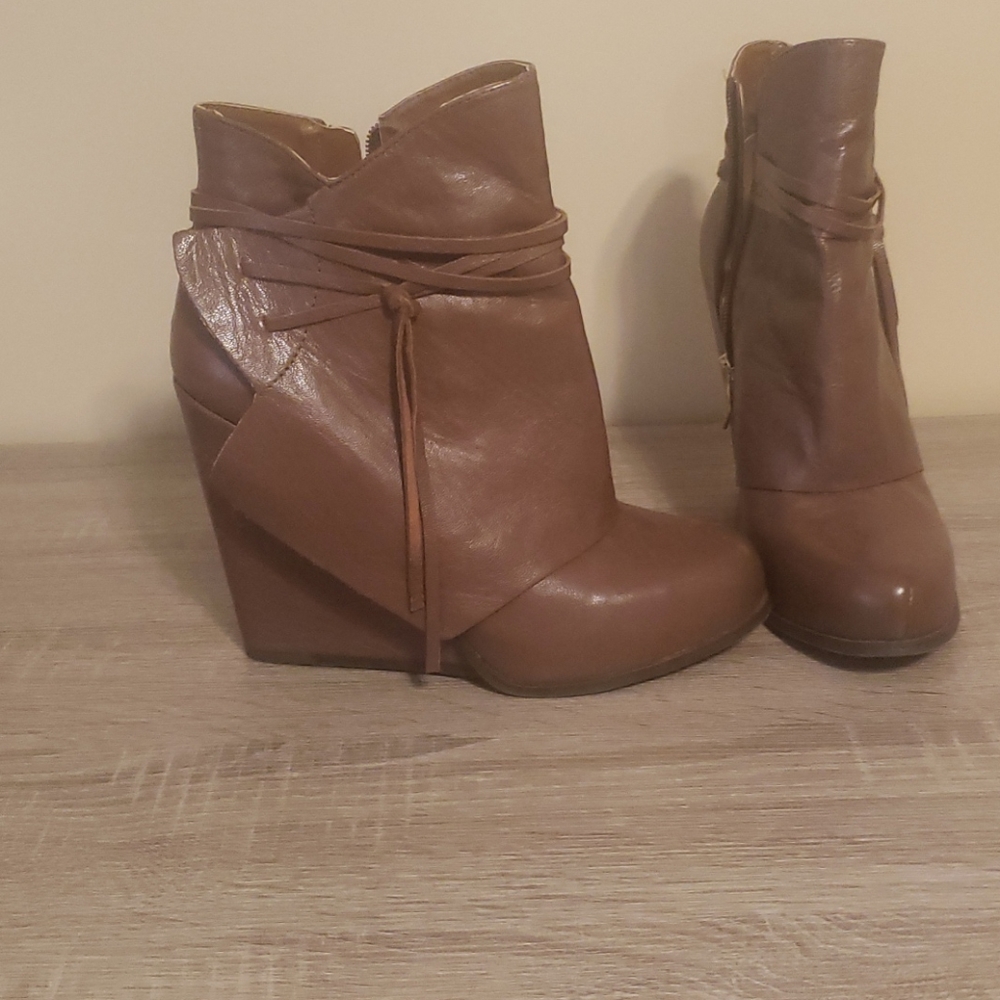 BCBG booties - Picture 3 of 4